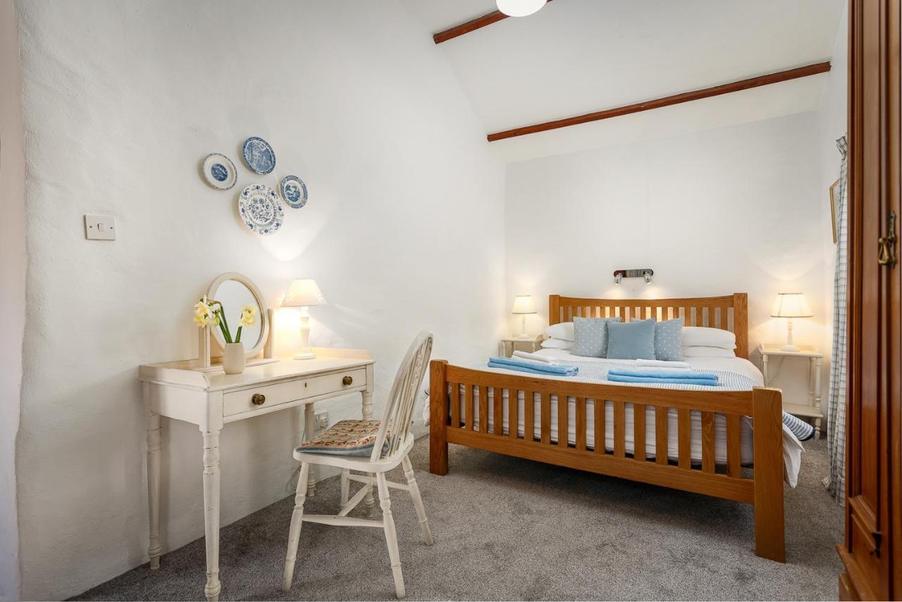 The Snug At Cornish Barn Holidays Truro Extérieur photo