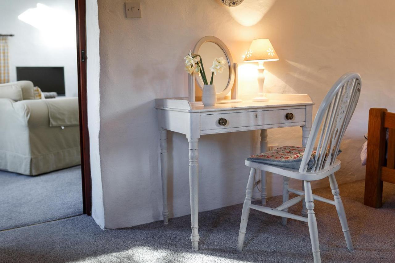 The Snug At Cornish Barn Holidays Truro Extérieur photo